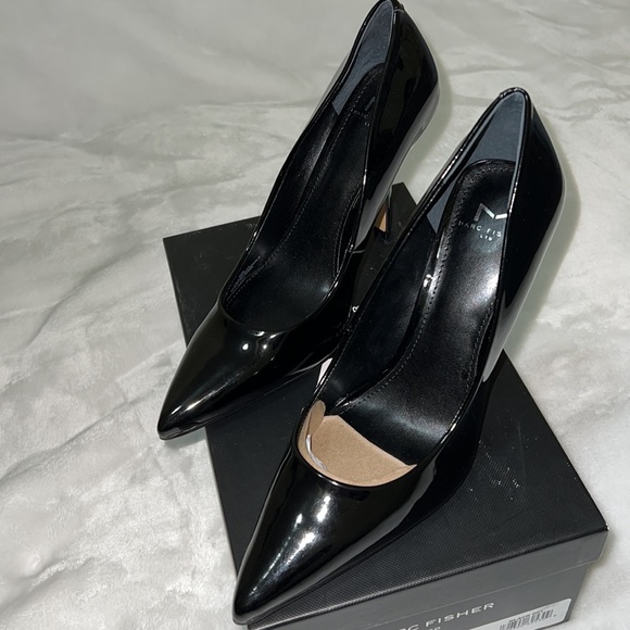 Marc Fisher Shoes - 🆕 Marc Fisher Black heels.